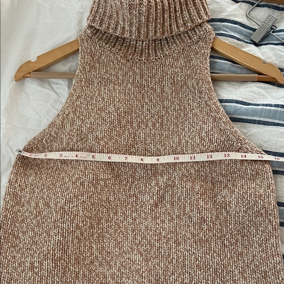 NWOT Cozy Tan Turtleneck Merino Wool Sweater Vest - Picture 7 of 7